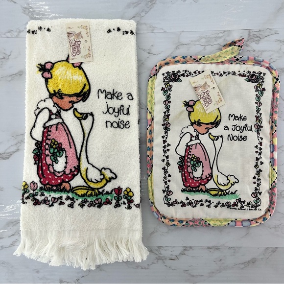 Precious Moments Other - VINTAGE 90s Precious Moments dish towel pot holder SET
